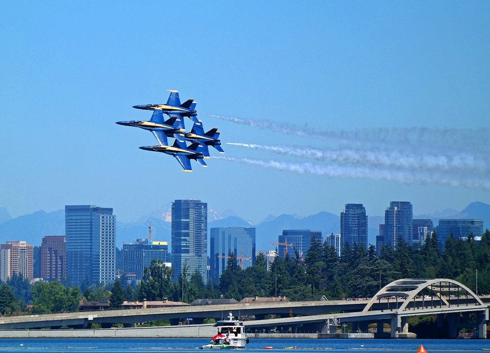 Blue Angels Navy Jets über dem Lake Washington Seattle