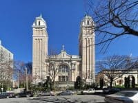 St James Cathedral exterior 2019 photo by Joe Mabel (CC4)