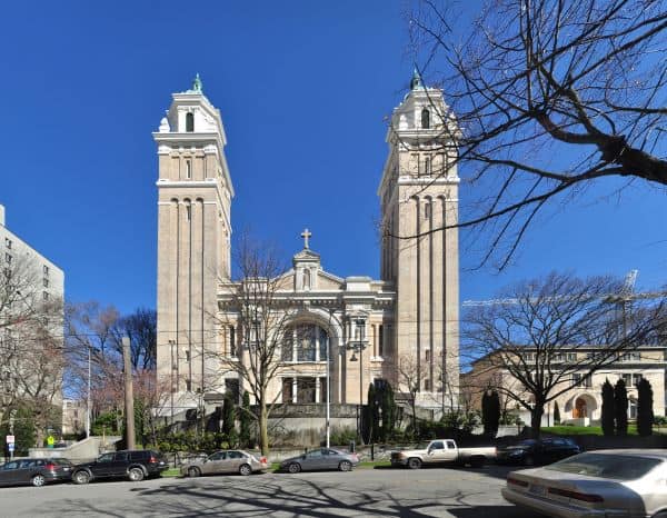 St James Cathedral exterior 2019 photo by Joe Mabel (CC4)